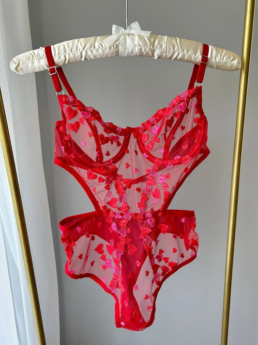 Kırmızı Balenli Kalpli Brode Bodysuit